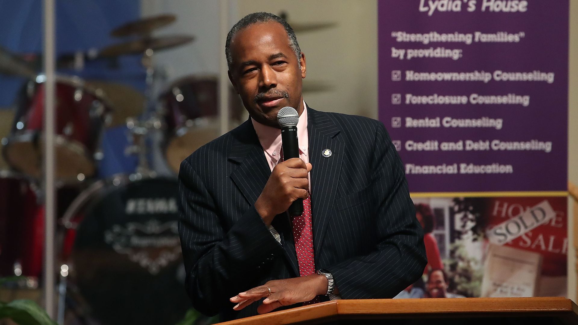  HUD Secretary Ben Carson.