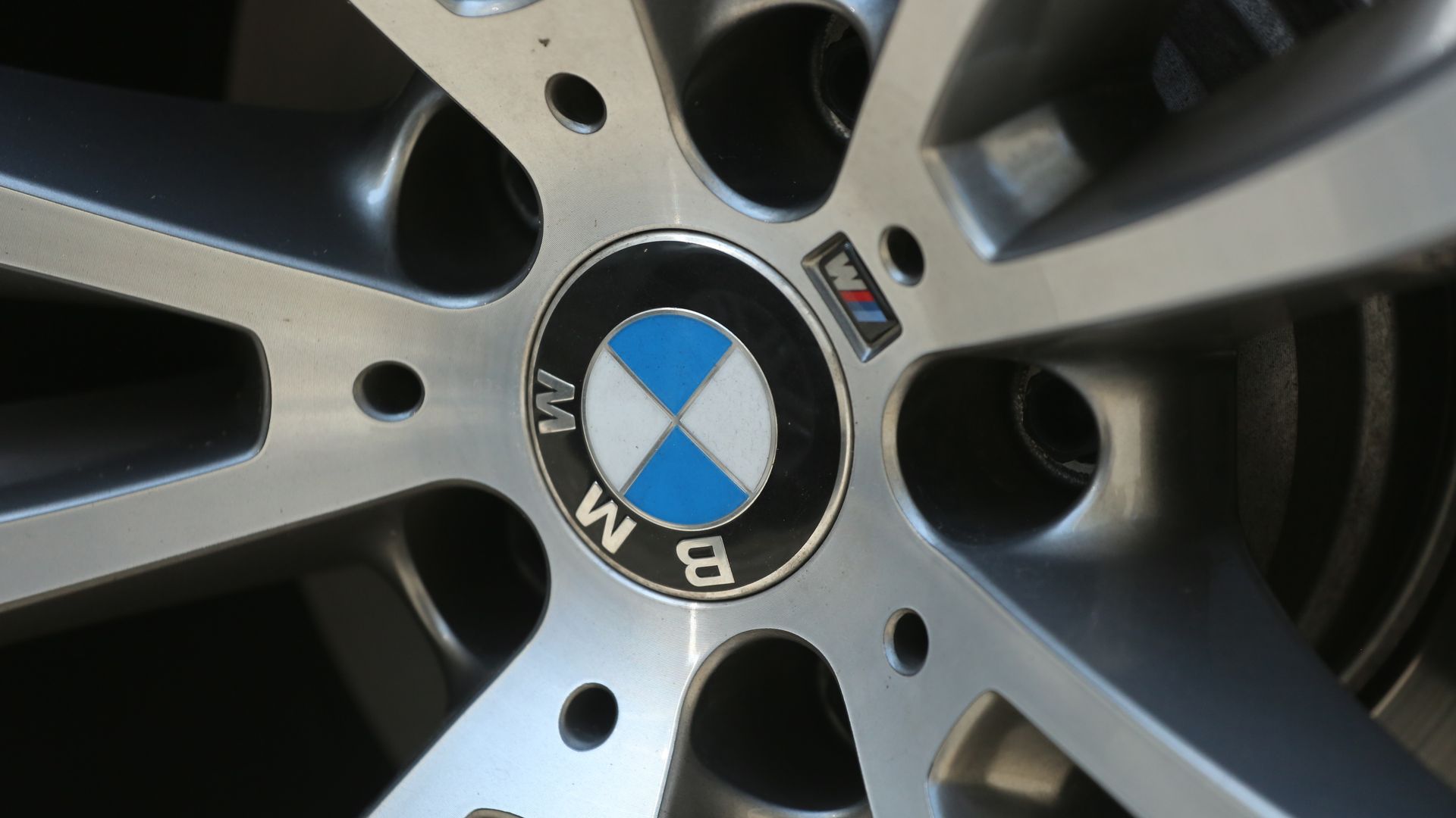 BMW weel and logo.