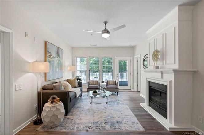 3246 Margellina Dr living room