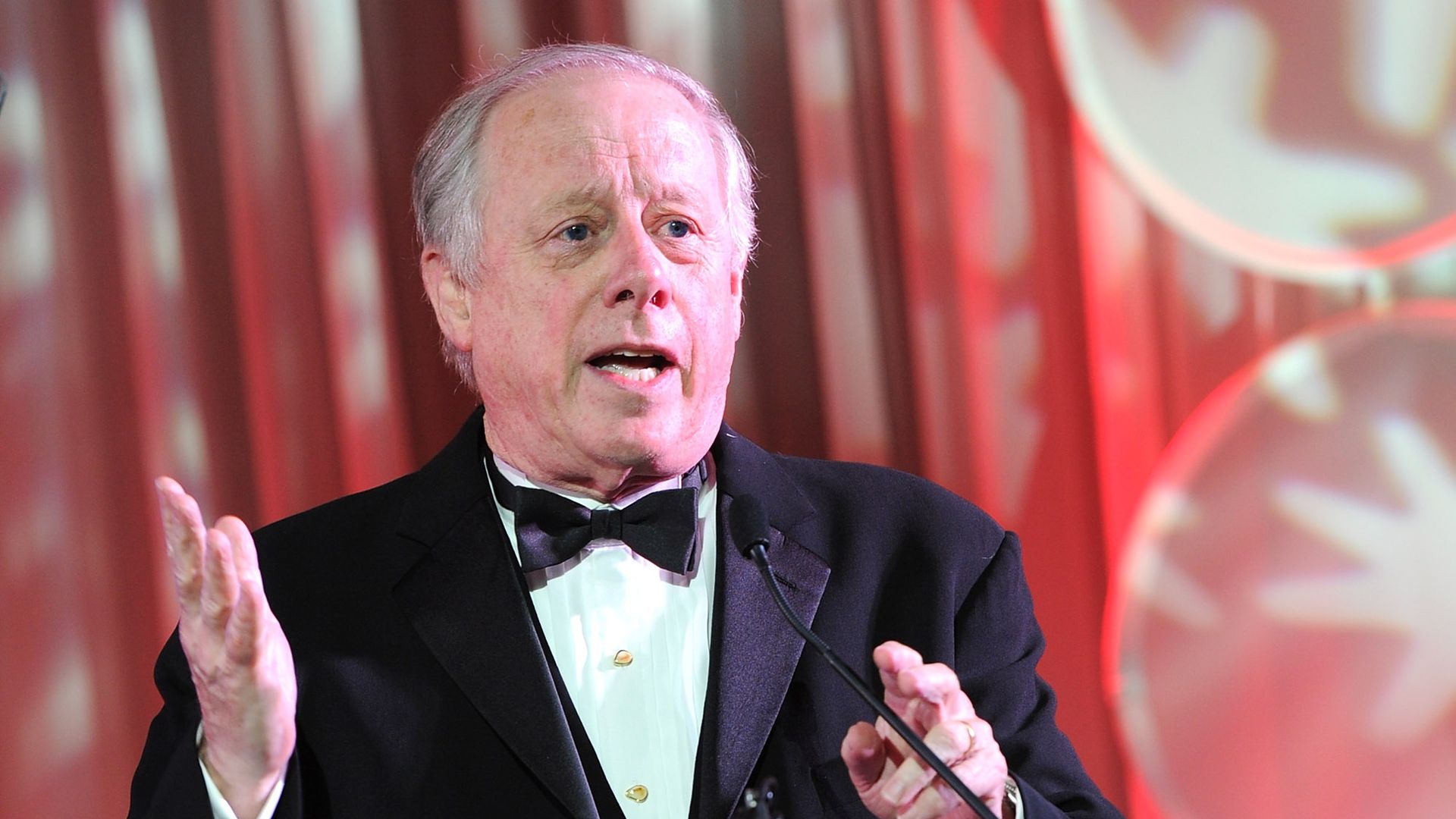 The former governor of Tennessee speaks at a podium