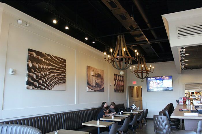 inside-turnhouse-grille