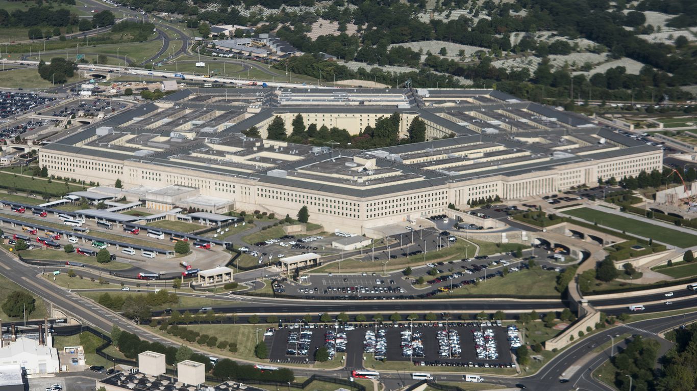 Ten former defense secretaries request Pentagon to cooperate with the Biden crossing