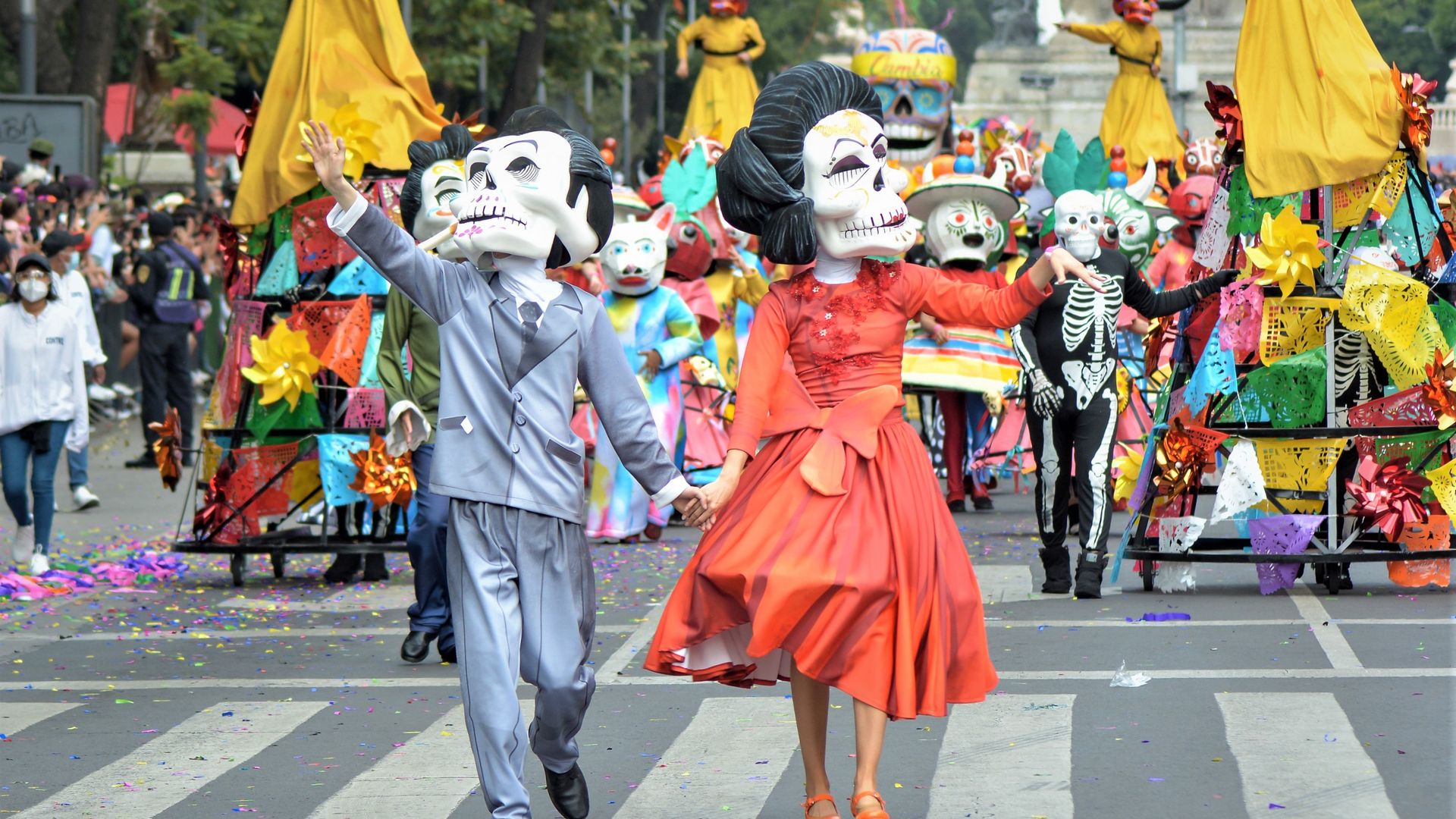 aravan of floats and characters representative of Mexican culture passes through 'Avenida Reforma' at the height of 'La Diana' during the annual 'Day of The Dead Parade