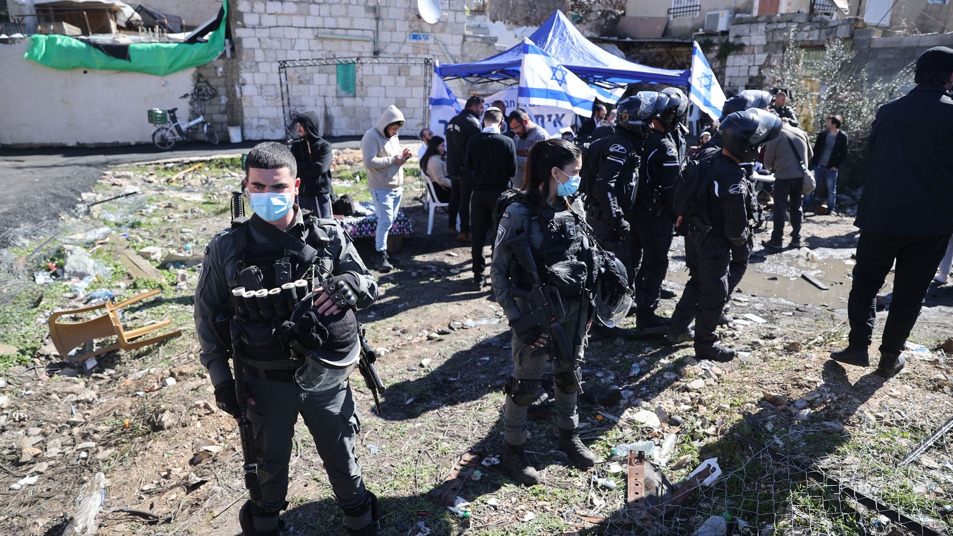 Israeli police stand guard near the tent set up by Itamar Ben Gvir. Photo: Mostafa Alkharouf/Anadolu Agency via Getty