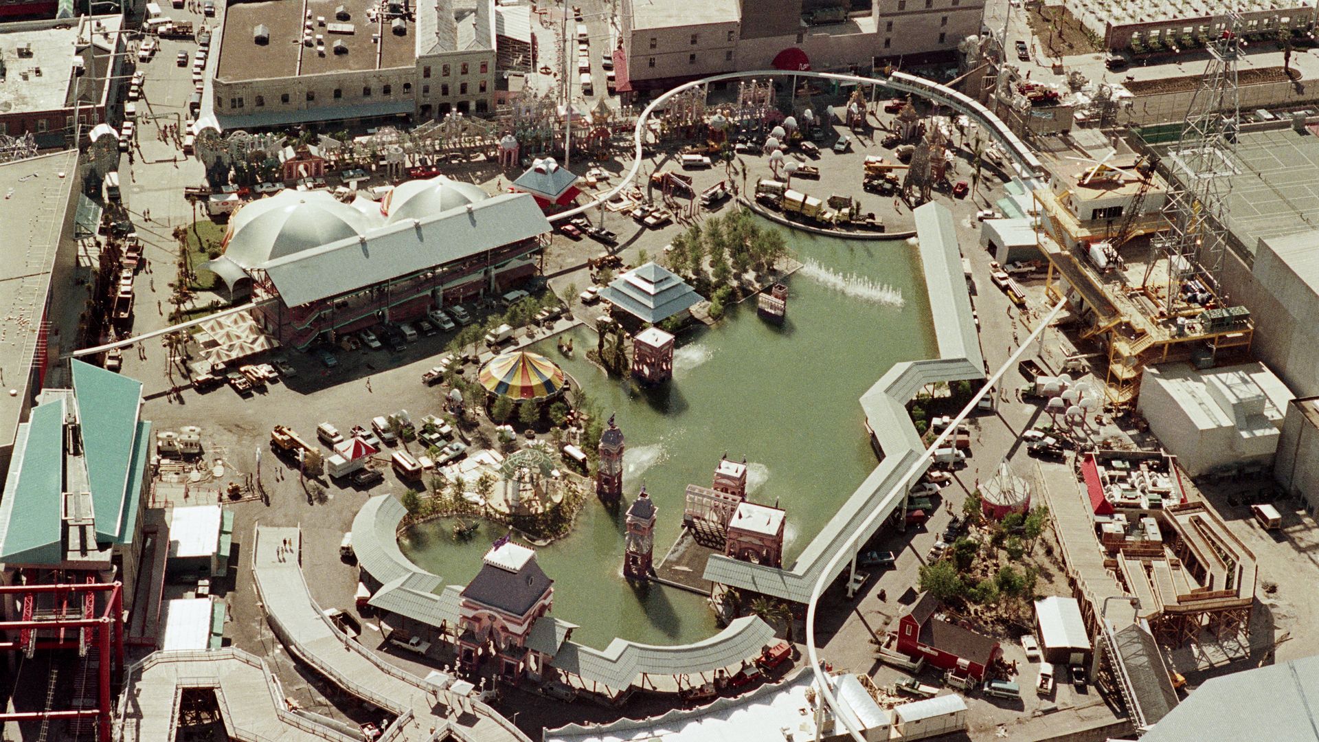 Photo shows Centennial Plaza during the World's Fair in 1984.