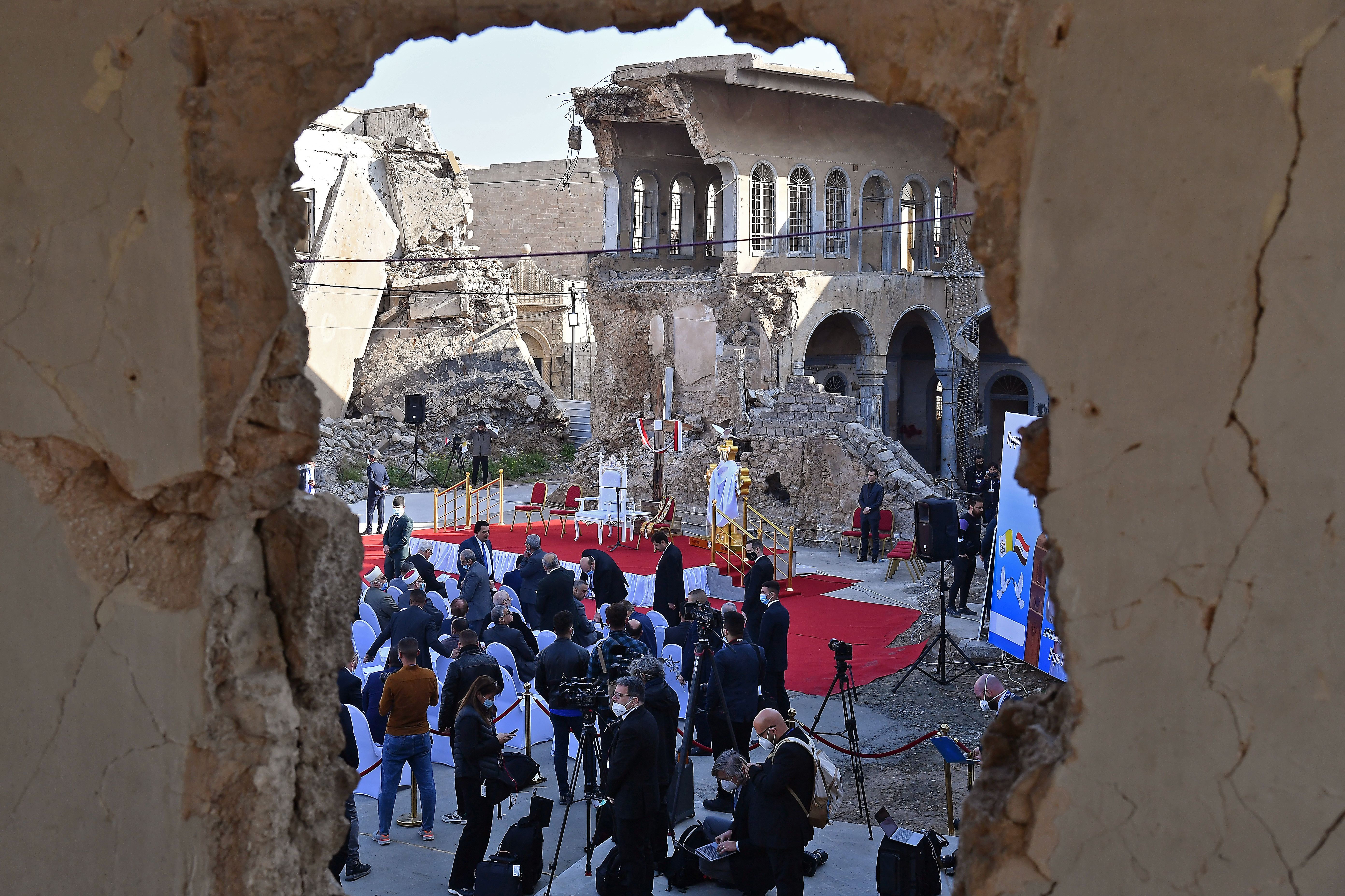  Iraqis gather in the ruins of the Syriac Catholic Church of the Immaculate Conception (al-Tahira-l-Kubra), in the northern city of Mosul, amidst preparations ahead of the Pope's visit, on March 7
